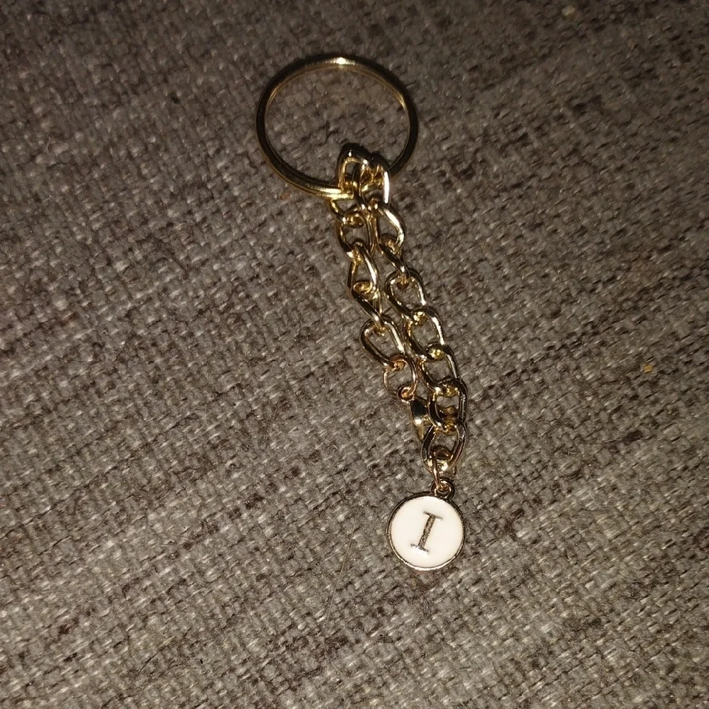 Elegant Gold & White Initial I Keychain Circle Enamel Bag Charm